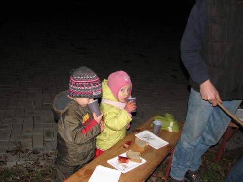Na zapití byla limonáda z kelímku.