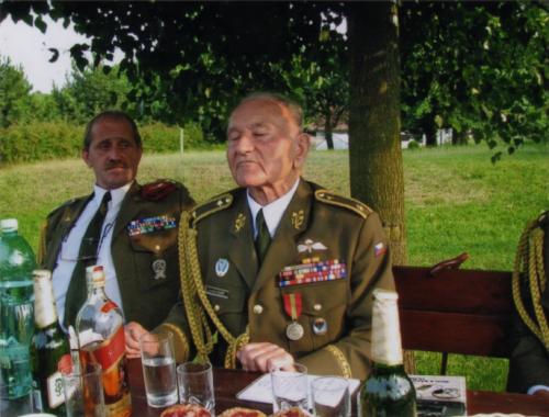 Pan generál srovnává chuť vdolků tehdy a nyní.