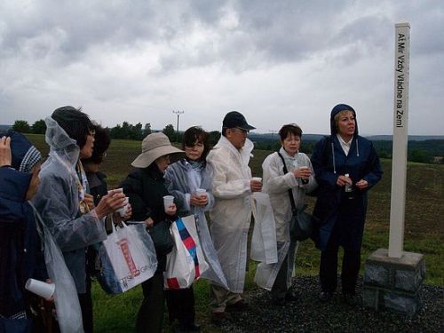 Následoval přípitek japonským saké.